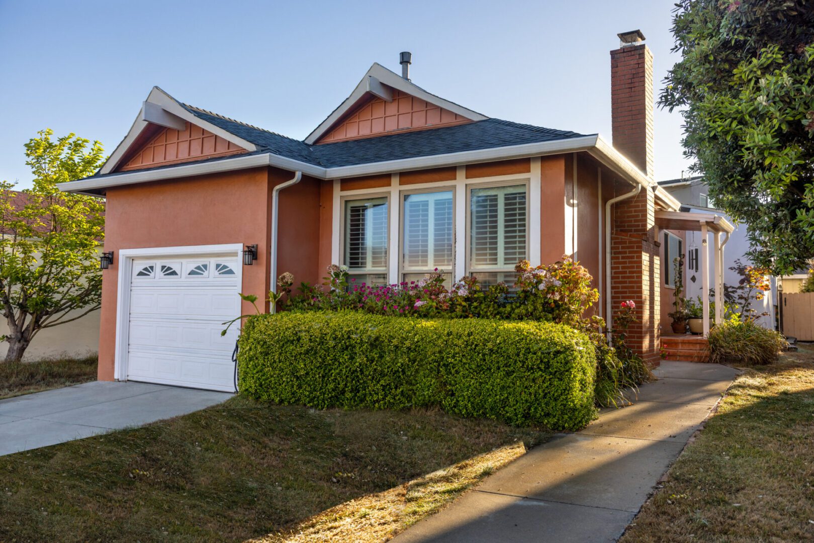 Stock photo of the exterior of a home in Northern California, along the coast in Pacifica.